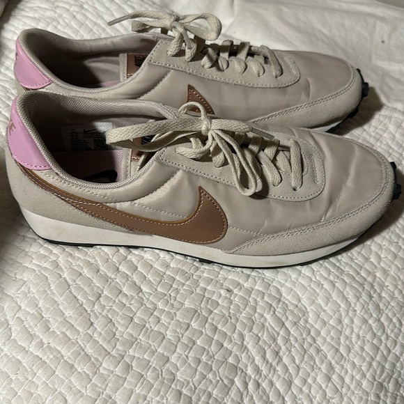 Nike NEW Size 10 Womens Nike Daybreak RTL Beige/Bronze/Pink Sneakers CU5324-100 - Picture 1 of 5